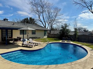 Pool - 3-bedroom house ,Central location, with Pool and fiberWiFi ! (San Antonio)