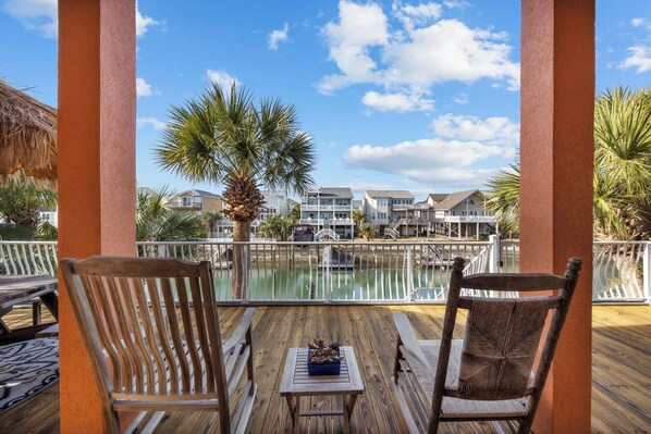 Property grounds - Relaxing 4BR Canal Home with Elevator, Dock, Outdoor Games & Close to Beach (Ocean Isle Beach)