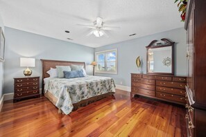 4 Schlafzimmer, Schreibtisch, Bügeleisen/Bügelbrett, kostenloses WLAN