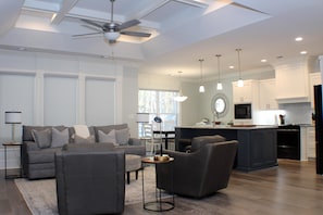 TV, books - Elegant and Serene Getaway (Hot Springs Village)