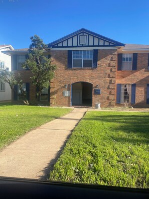 Exterior - Charming 2-bedroom apartment with WiFi, AC near downtown Austin (Austin)