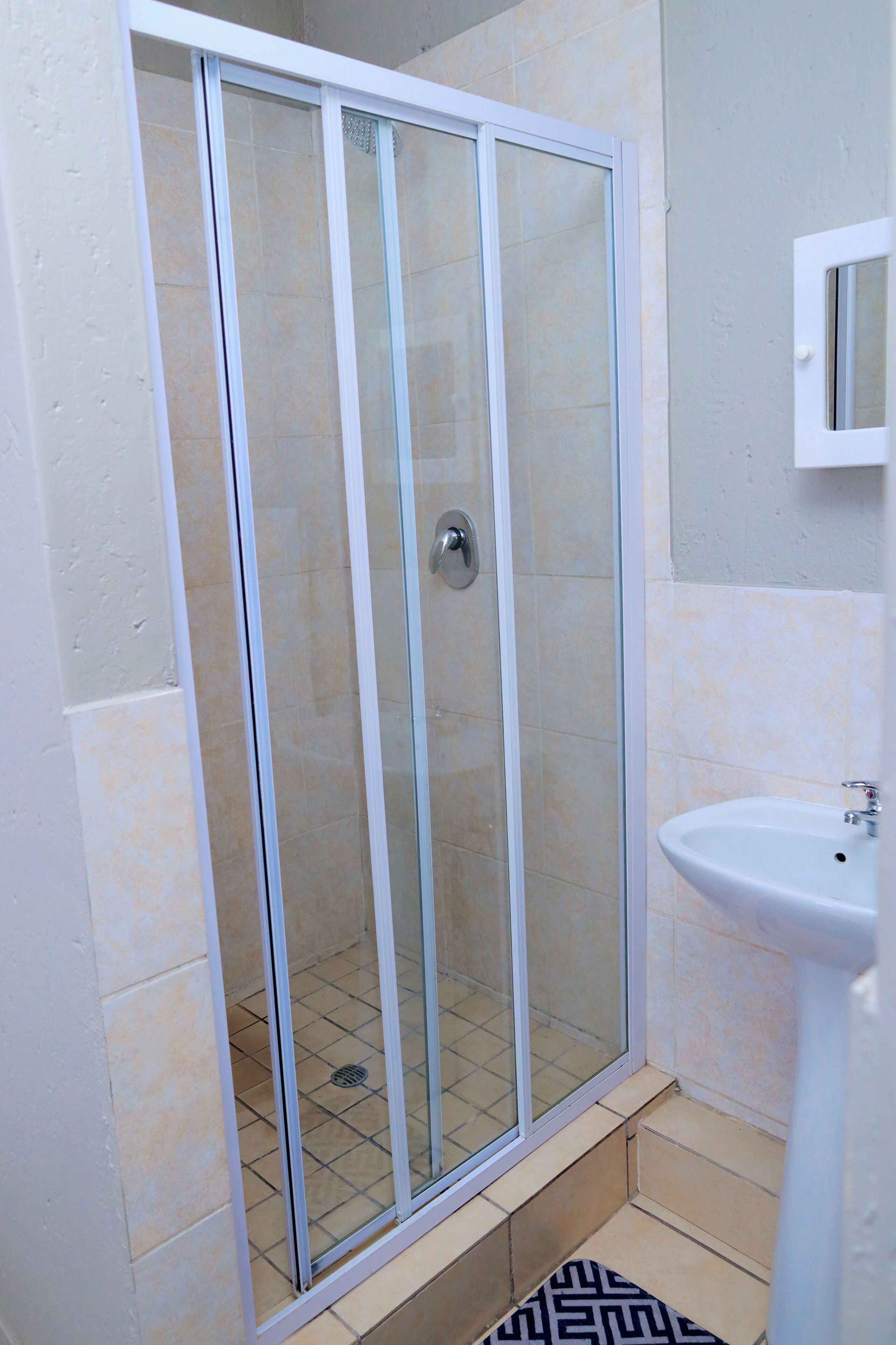 Suihku, pyyhkeet, vessapaperi