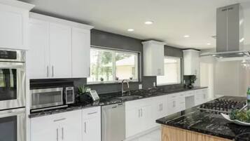 Mikrowelle, Ofen, Herdplatte, Geschirrspüler