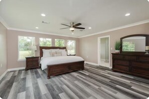5 habitaciones, tabla de planchar con plancha, wifi y ropa de cama 
