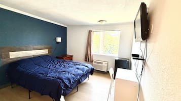 Deluxe Room | Desk, laptop workspace, free WiFi
