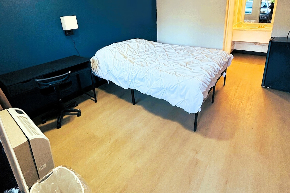 Quarto luxo | 1 quarto, escrivaninha, espaço de trabalho para notebook