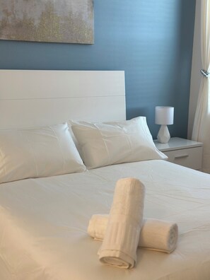8 bedrooms, desk, iron/ironing board, travel cot