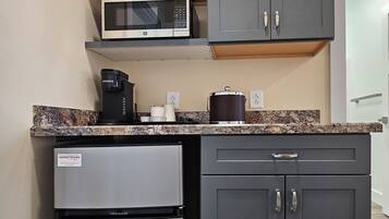 Deluxe Suite, 1 Queen Bed | Coffee and/or coffee maker