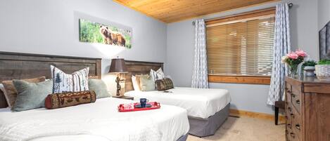 2 habitaciones, tabla de planchar con plancha y cuna de viaje