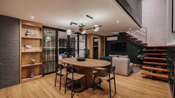 Deluxe Apartment, 3 Bedrooms | Dining room