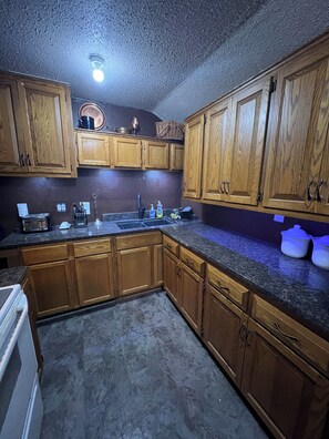 冰箱、微波炉、烤箱、炉灶