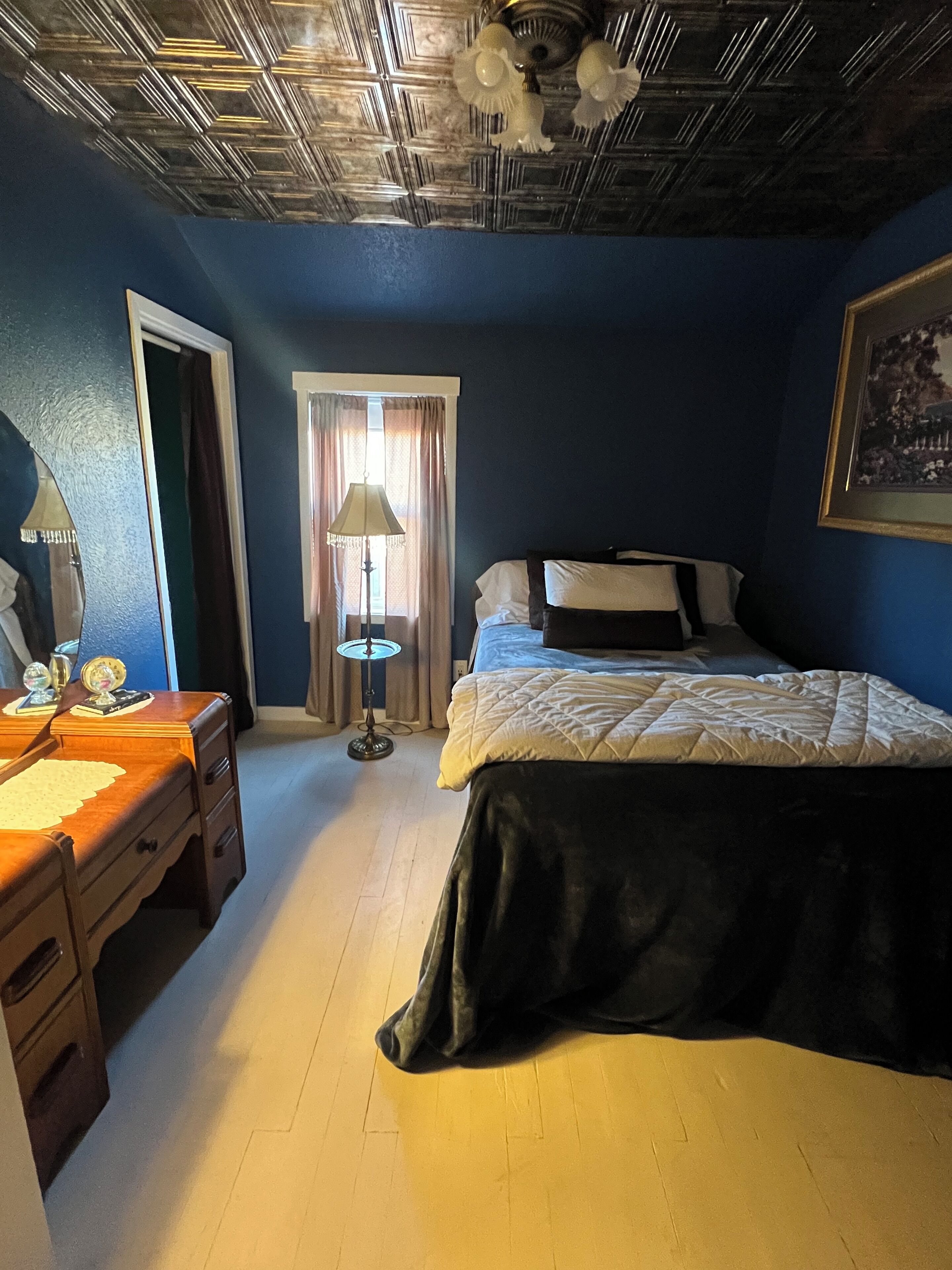 1 quarto, escrivaninha, ferros/tábuas de passar roupa, Wi-Fi de cortesia