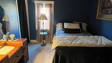 1 quarto, escrivaninha, ferros/tábuas de passar roupa, Wi-Fi de cortesia