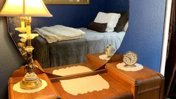 1 quarto, escrivaninha, ferros/tábuas de passar roupa, Wi-Fi de cortesia