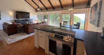 Remarkable Mountain Escape! Breathtaking Views & Pet Friendly!