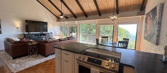 Remarkable Mountain Retreat! Breathtaking Views and Pet Friendly!