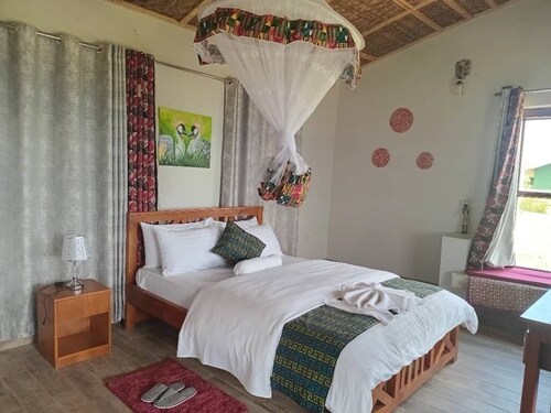 ngirisi hill silverback  lodge-bwindi