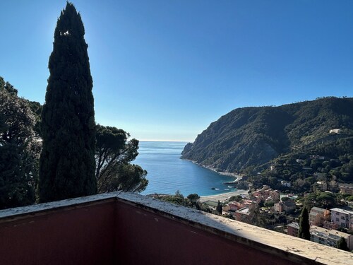 Historical Villa 'The Birdhouse' - Garden & Views