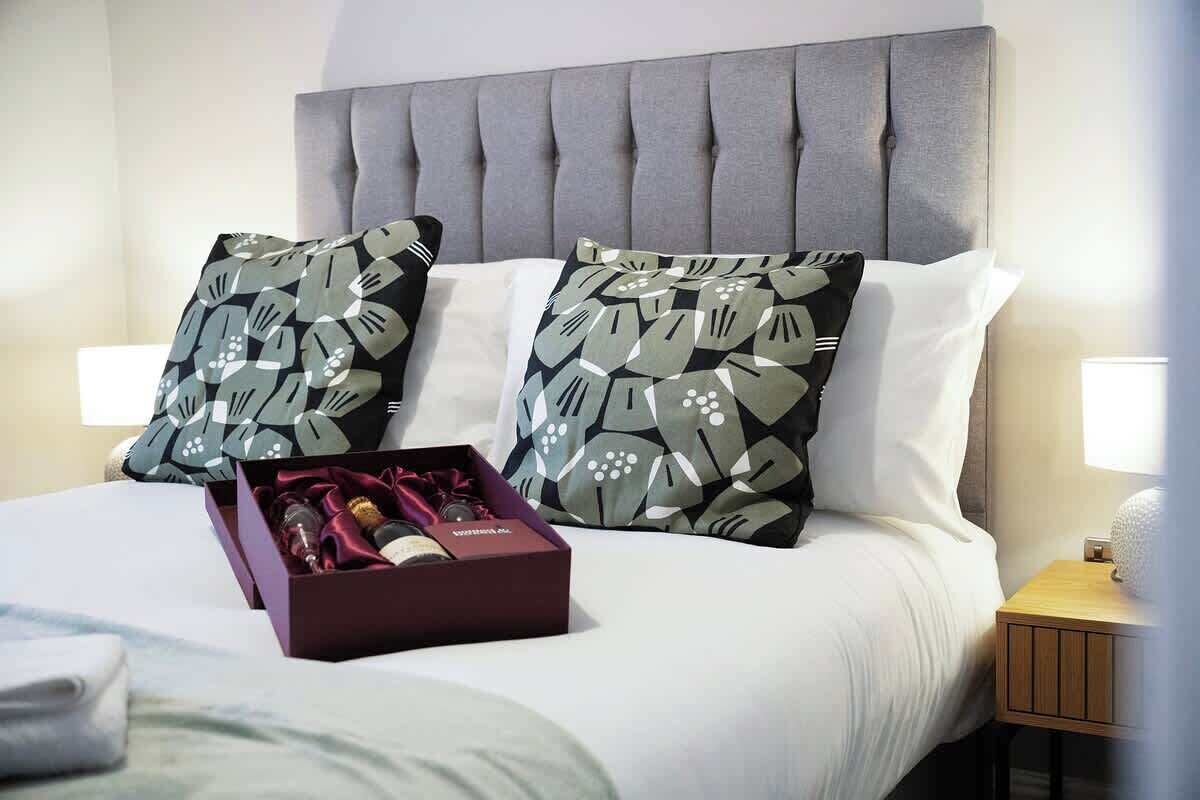 WiFi, bed sheets