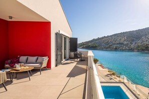 Property grounds - Beachfront Villa Mila M with Pool (Vinišće)