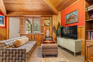 Smart TV, video games, stereo - Hilltop Dome | Lake/Mountain Views | Beach Access (Windermere)