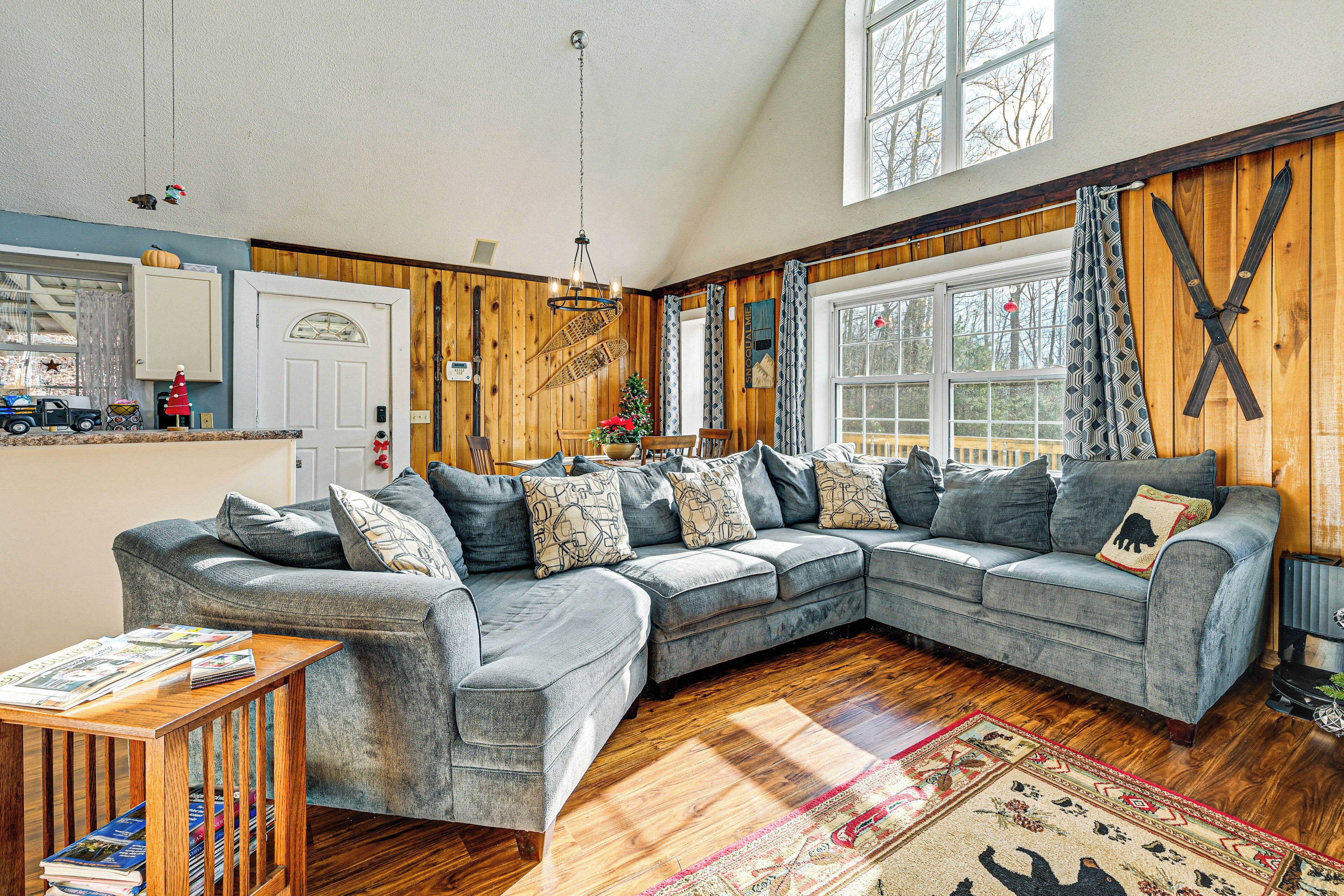 TV, fireplace, DVD player, books
