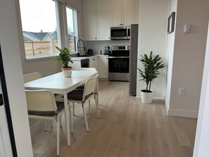 ميكروويف، فرن، موقد طهي مسطح، غسالة أطباق