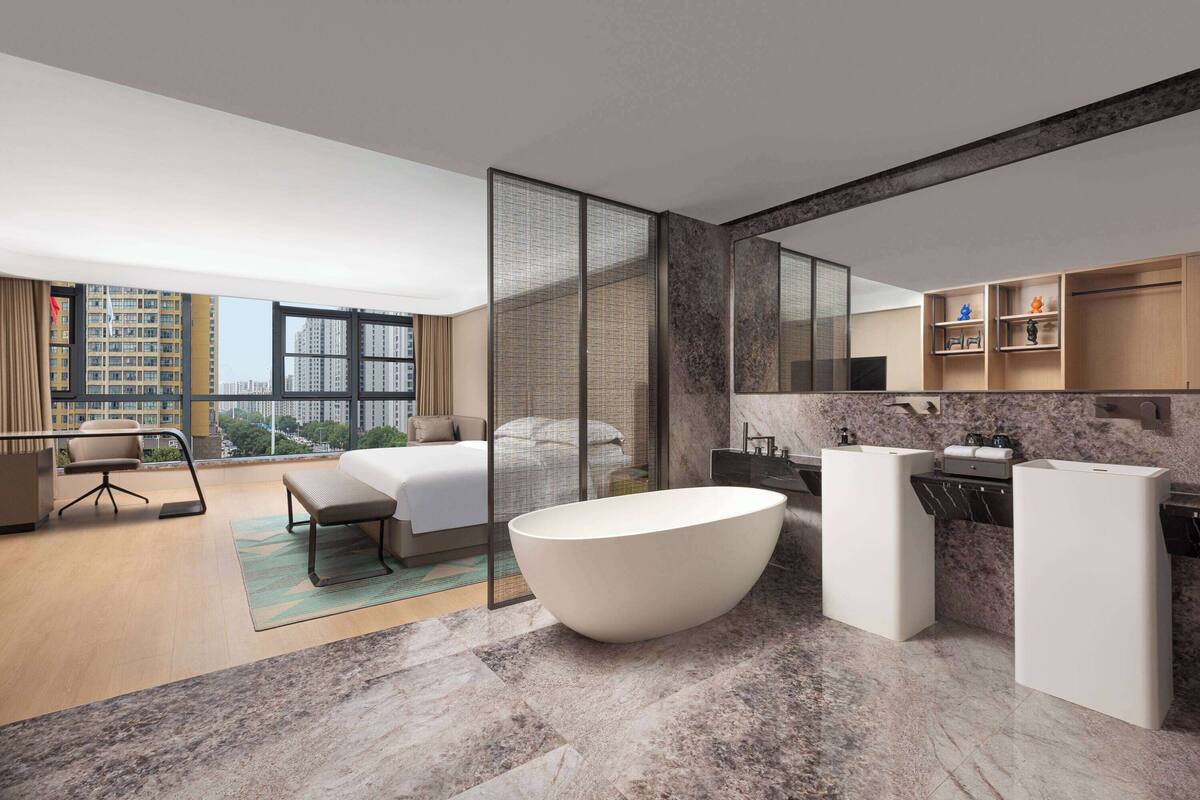 Room, 1 King Bed, Non Smoking, Bathtub