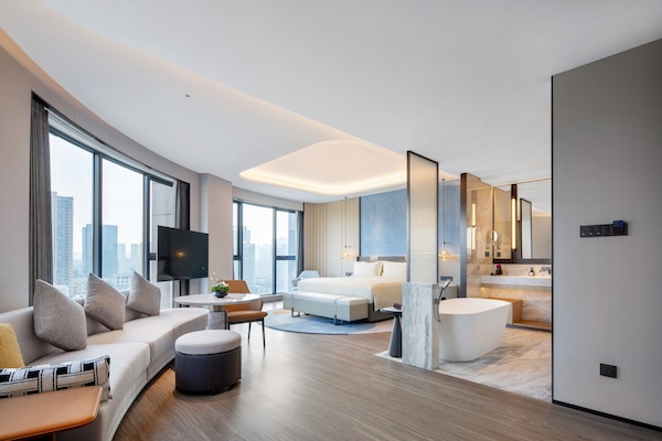 Junior Suite, 1 King Bed