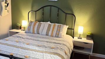 1 slaapkamer, een strijkplank/strijkijzer, reisbedje, gratis wifi