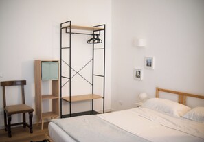 1 室のベッドルーム、デスク、アイロン / アイロン台、WiFi (無料)
