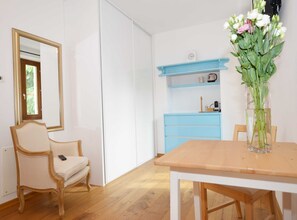 Interior - Georgeous and Warm Living Downtown Rovinj - Classic Twin Room (Rovinj)