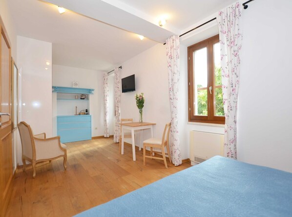 1 bedroom, Internet, bed sheets - Georgeous and Warm Living Downtown Rovinj - Classic Twin Room (Rovinj)