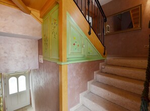 Interior - Georgeous and Warm Living Downtown Rovinj - Classic Twin Room (Rovinj)