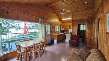 Standard-Ferienhaus, 2 Schlafzimmer, Seeblick | Wohnbereich