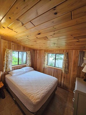 Deluxe Cottage, 3 Bedrooms, Lake View | 2 bedrooms, cots/infant beds, free WiFi
