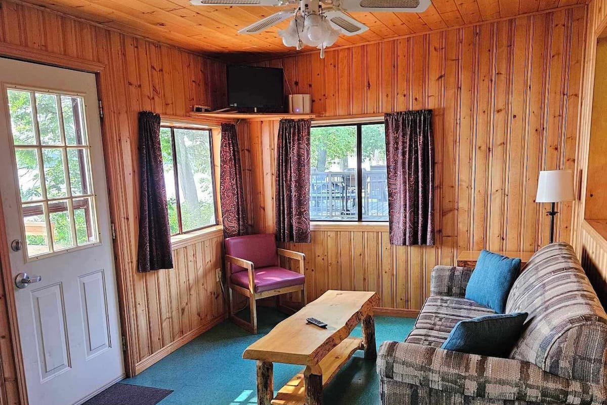 Deluxe Cottage, 3 Bedrooms, Lake View | Living area | 32-inch flat-screen TV with cable channels