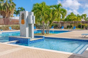 Pool - Pineapple Parrot, Studio (Saint Thomas)