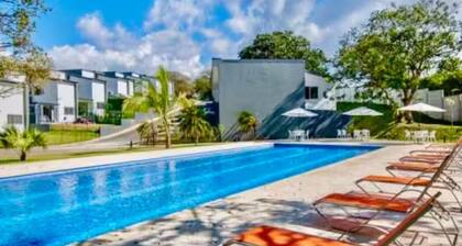 3 bedroom condo up to 6 people Pool Gym near San Jose. Alajuela near SJO Airport