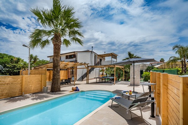 Outdoor pool - Trinacrys - Holiday home, family apartment with private pool (Alcamo)