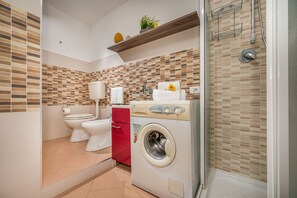 Hair dryer, towels, soap, shampoo - Trinacrys - Holiday home, family apartment with private pool (Alcamo)