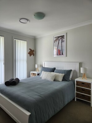 3 bedrooms, iron/ironing board, WiFi, bed sheets