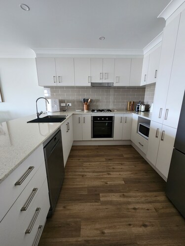 Coastal Seabreeze. Pet friendly 3 bdrm new duplex, close to beaches and shops.