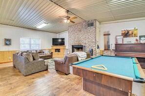 TV, fireplace, DVD player - Riverfront Fishing: Home in Columbus w/ Grill (Columbus)