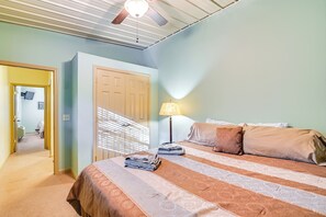 2 bedrooms, iron/ironing board, WiFi, bed sheets - Riverfront Fishing: Home in Columbus w/ Grill (Columbus)