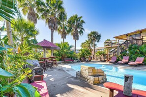 Pool - < 1 Mi to Beach! Galveston Gem w/ Outdoor Oasis (Galveston)