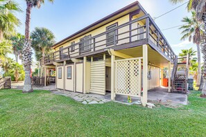 Exterior - < 1 Mi to Beach! Galveston Gem w/ Outdoor Oasis (Galveston)