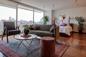 Een televisie en een kantoor