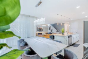 Dining - Blessed Family 6br House w/ Pool (Kissimmee)