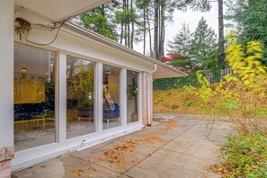 Exterior - 6 Mi to DC To-Dos: Large Family Bethesda Home! (Bethesda)